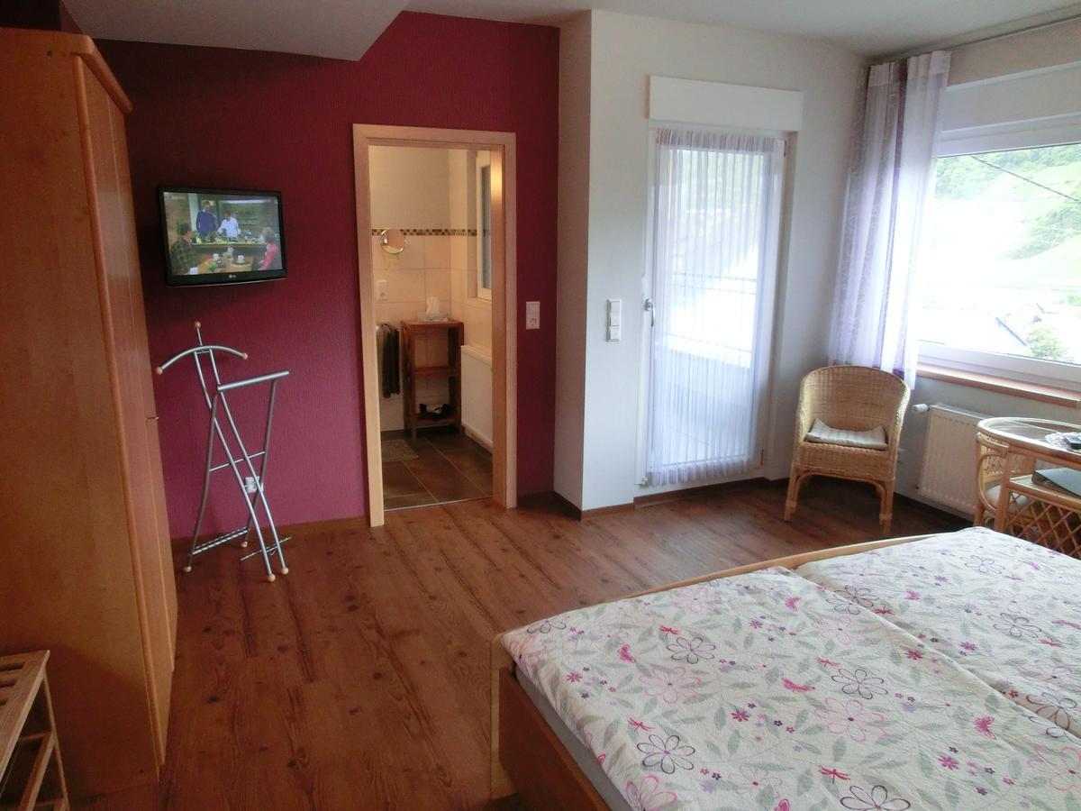 Ferienweingut Hirschen Schulstrasse Bed & Breakfast Burg  Exterior foto